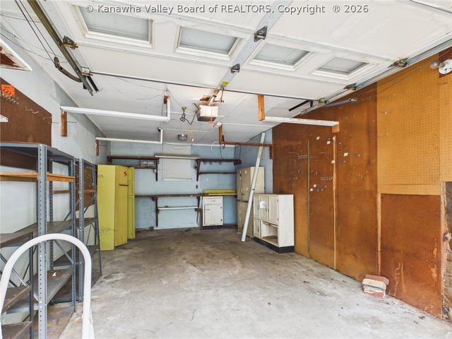 609 Granada Way, Charleston, WV 25304