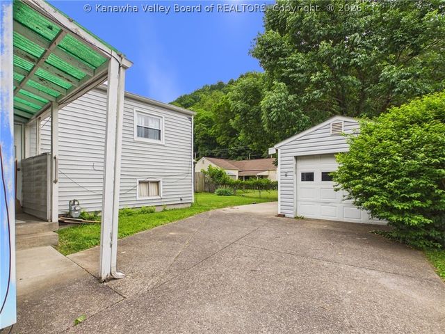 609 Granada Way, Charleston, WV 25304