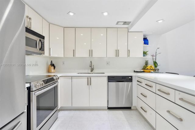 20341 W Country Club Dr TH-11, Aventura, FL 33180