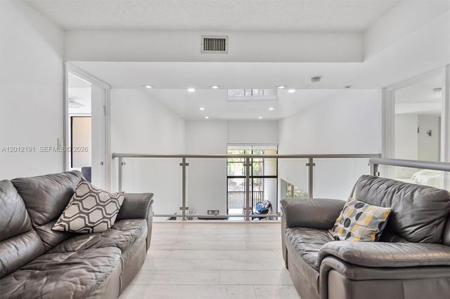 20341 W Country Club Dr TH-11, Aventura, FL 33180