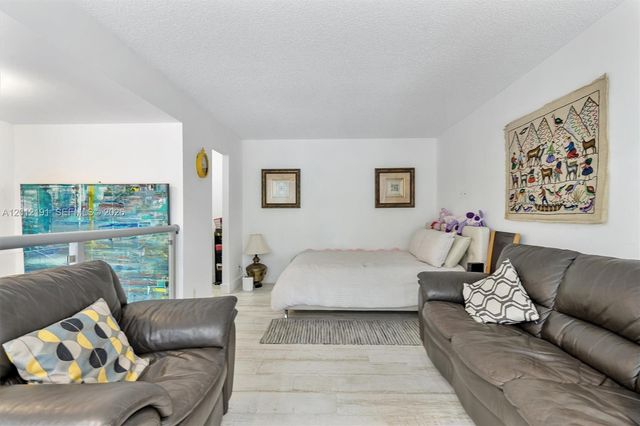 20341 W Country Club Dr TH-11, Aventura, FL 33180