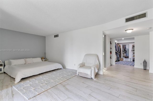 20341 W Country Club Dr TH-11, Aventura, FL 33180