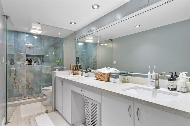 20341 W Country Club Dr TH-11, Aventura, FL 33180