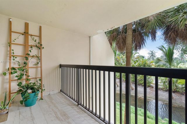 20341 W Country Club Dr TH-11, Aventura, FL 33180