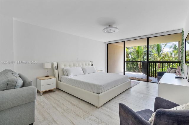 20341 W Country Club Dr TH-11, Aventura, FL 33180