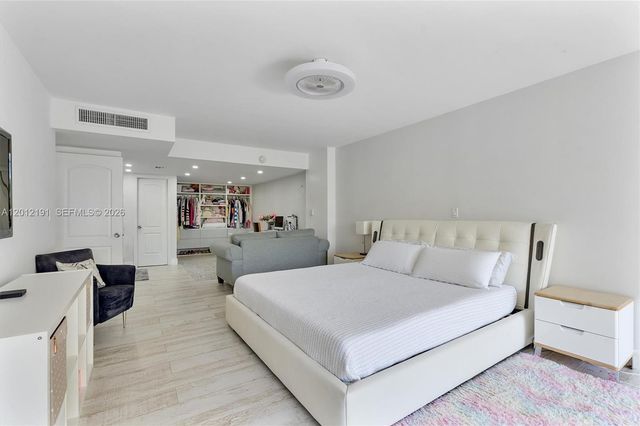 20341 W Country Club Dr TH-11, Aventura, FL 33180