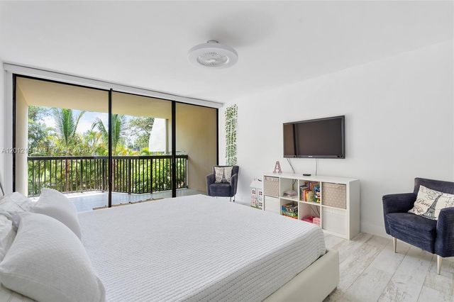 20341 W Country Club Dr TH-11, Aventura, FL 33180