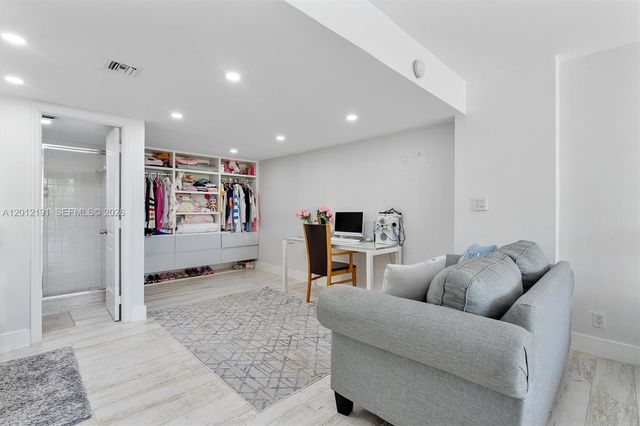 20341 W Country Club Dr TH-11, Aventura, FL 33180
