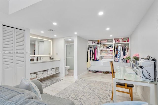 20341 W Country Club Dr TH-11, Aventura, FL 33180