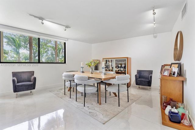 20341 W Country Club Dr TH-11, Aventura, FL 33180