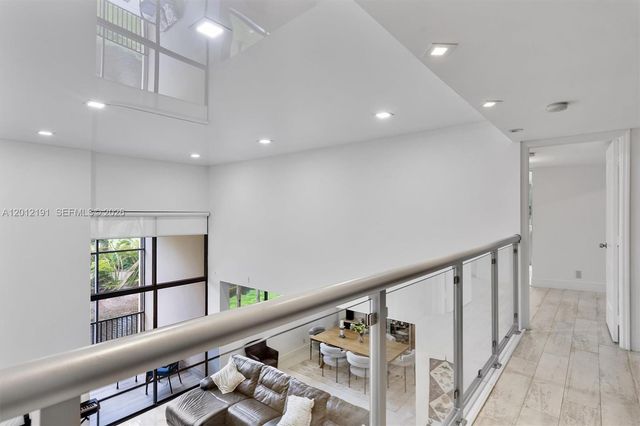 20341 W Country Club Dr TH-11, Aventura, FL 33180
