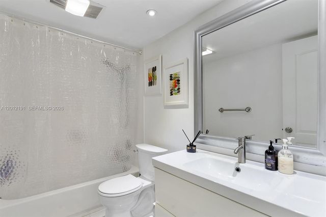 20341 W Country Club Dr TH-11, Aventura, FL 33180