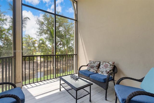 20341 W Country Club Dr TH-11, Aventura, FL 33180