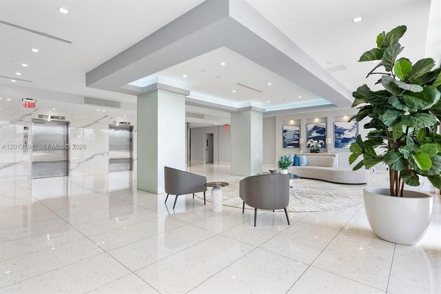 20341 W Country Club Dr TH-11, Aventura, FL 33180
