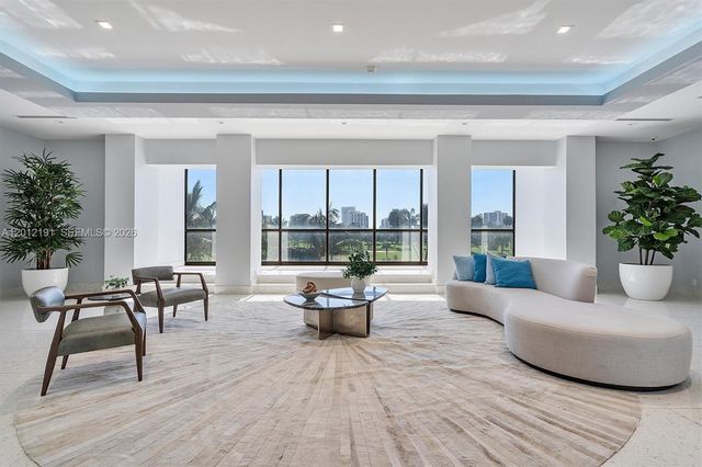 20341 W Country Club Dr TH-11, Aventura, FL 33180