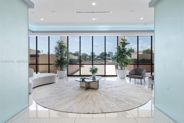20341 W Country Club Dr TH-11, Aventura, FL 33180