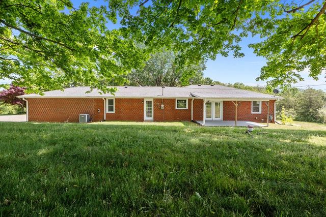 1720 Duke Loop, Dickson, TN 37055