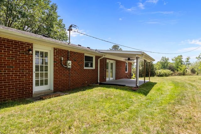 1720 Duke Loop, Dickson, TN 37055