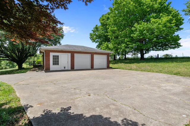 1720 Duke Loop, Dickson, TN 37055