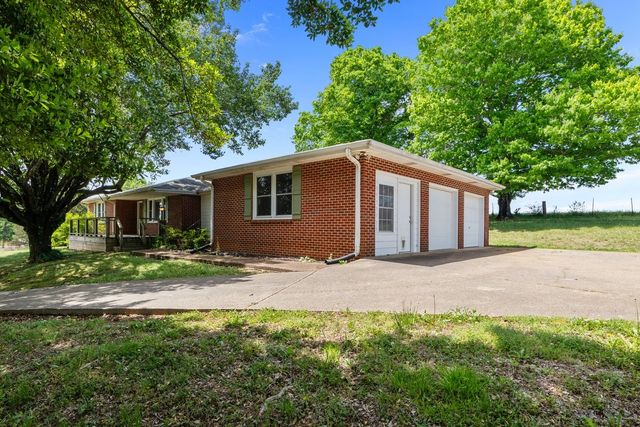 1720 Duke Loop, Dickson, TN 37055