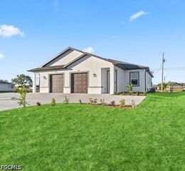 913 NE 15th LN, Cape Coral, FL 33909