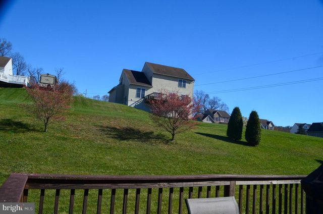 815 EDGEWORTH CT, Red Lion, PA 17356