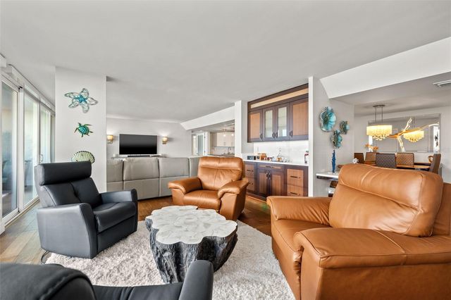 500 TREASURE ISLAND CAUSEWAY 308, Treasure Island, FL 33706