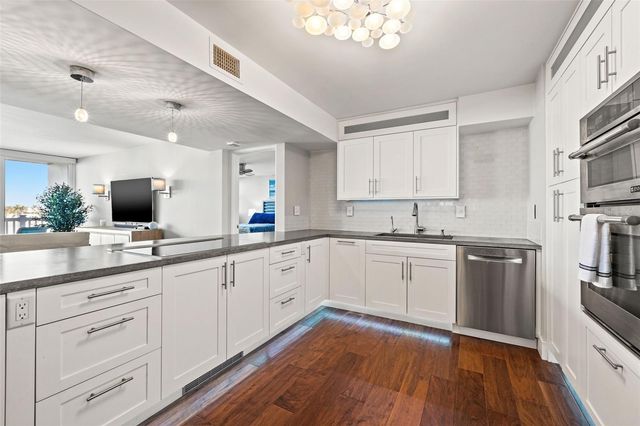 500 TREASURE ISLAND CAUSEWAY 308, Treasure Island, FL 33706