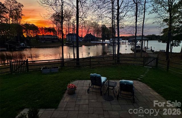 6511 Songbird Lane, Denver, NC 28037