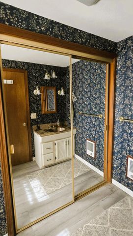 25300 S 608 Lane, Grove, OK 74344