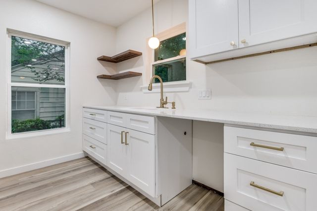 6808 Wofford Avenue, Dallas, TX 75227