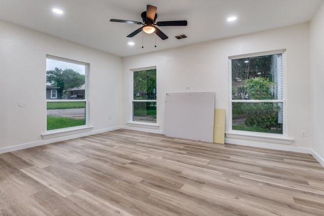 6808 Wofford Avenue, Dallas, TX 75227