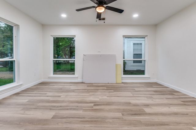 6808 Wofford Avenue, Dallas, TX 75227