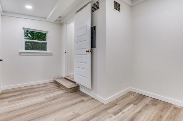6808 Wofford Avenue, Dallas, TX 75227