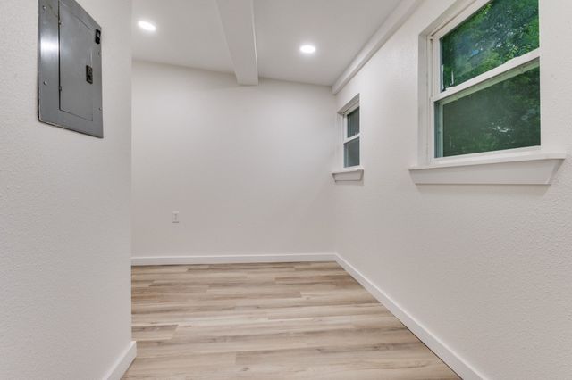 6808 Wofford Avenue, Dallas, TX 75227