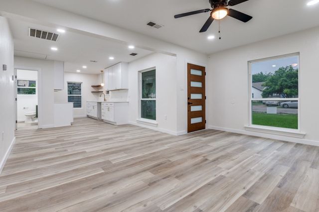 6808 Wofford Avenue, Dallas, TX 75227