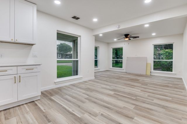 6808 Wofford Avenue, Dallas, TX 75227