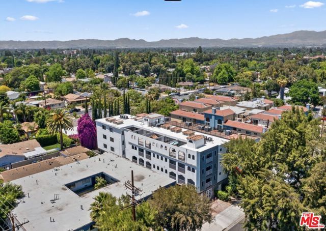 6815 Baird Avenue 2, Reseda (los Angeles), CA 91335