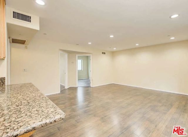 6815 Baird Avenue 2, Reseda (los Angeles), CA 91335