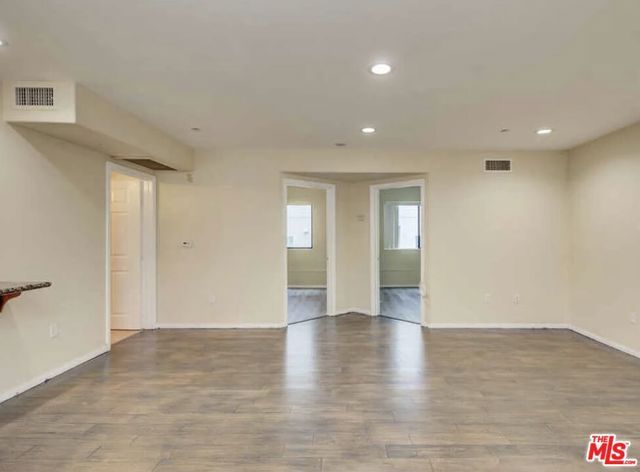 6815 Baird Avenue 2, Reseda (los Angeles), CA 91335