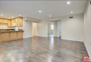 6815 Baird Avenue 2, Reseda (los Angeles), CA 91335