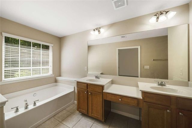 1798 Oakbrook Lane NW 8, Kennesaw, GA 30152