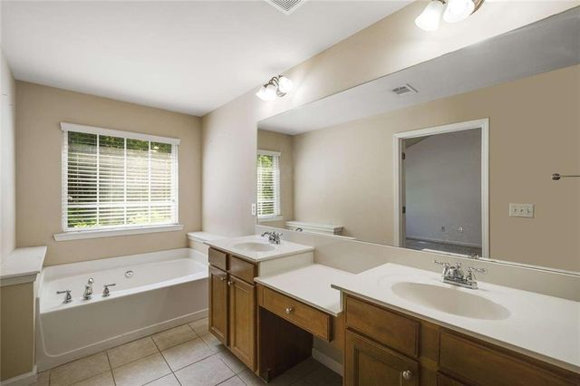 1798 Oakbrook Lane NW 8, Kennesaw, GA 30152