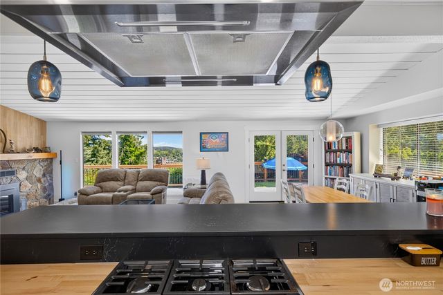 421 Umatilla Drive, La Conner, WA 98257
