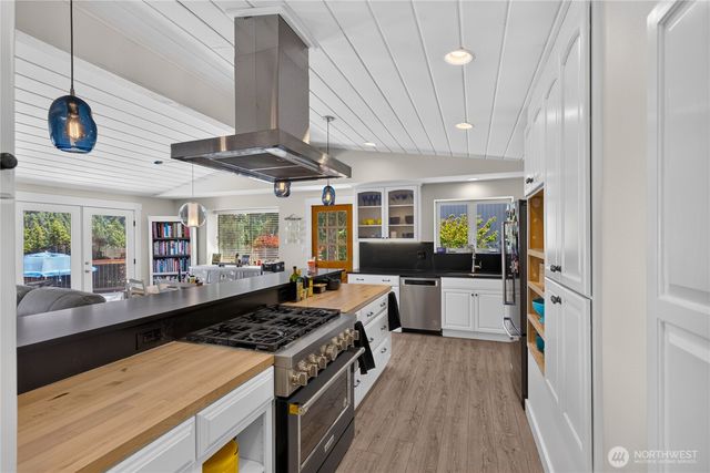 421 Umatilla Drive, La Conner, WA 98257