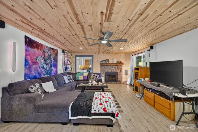 421 Umatilla Drive, La Conner, WA 98257