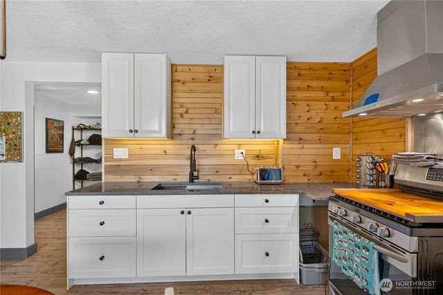 421 Umatilla Drive, La Conner, WA 98257