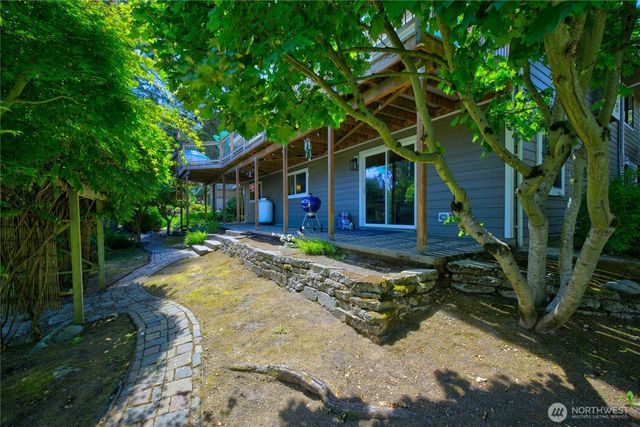 421 Umatilla Drive, La Conner, WA 98257