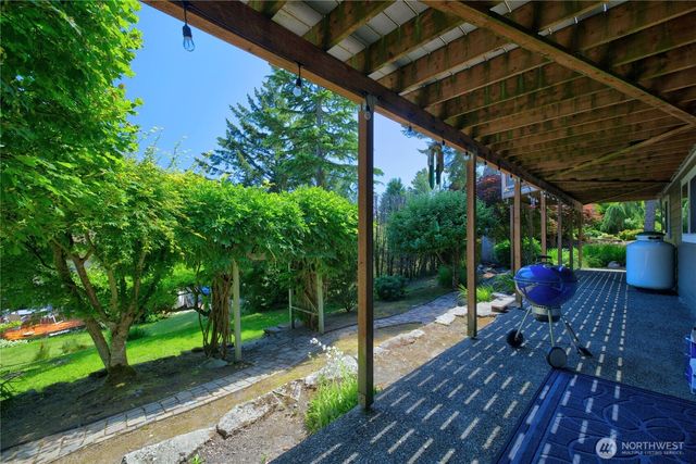 421 Umatilla Drive, La Conner, WA 98257