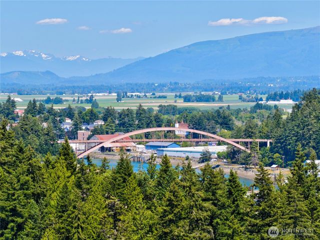 421 Umatilla Drive, La Conner, WA 98257